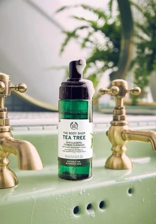 THE BODY SHOP Tea Tree Skin Clearing Foaming Cleanser غسول الشاي الاخضر